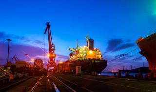 尼康d800配什么镜头 尼康d800配什么镜头