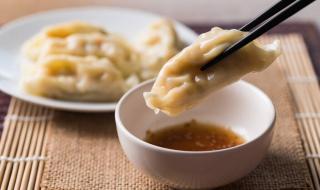 凌晨煮饺子给大白吃